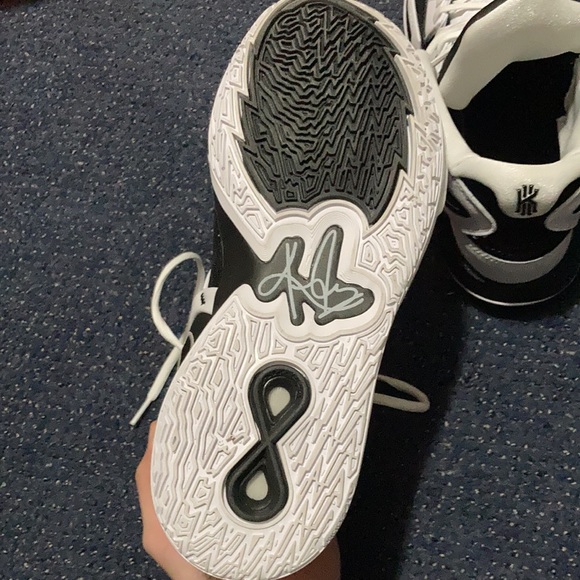 KYRIE INFINITY - Picture 9 of 13